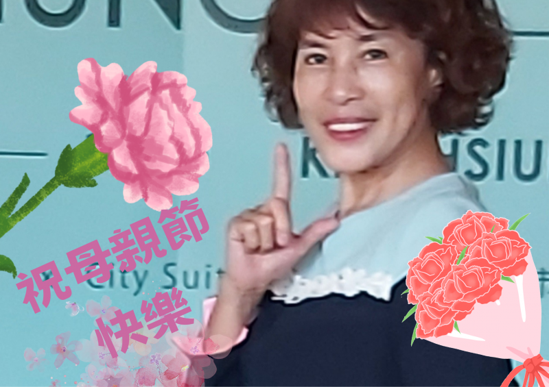 學員編排自己的美照，製作母親節賀卡。