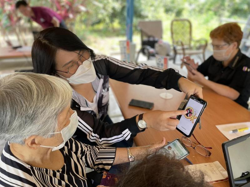 學員們互動熱絡相互學習!