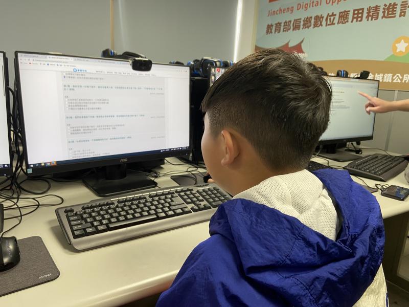 學員挑戰學習一把罩