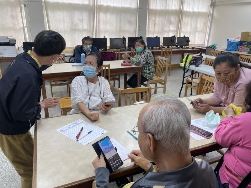 操作會議室濾鏡、貼圖功能