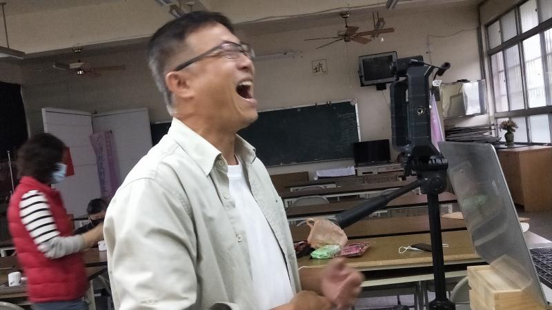 學員溫大哥對鏡頭說我是溫家寶，講師、學員全部都笑到倒地。