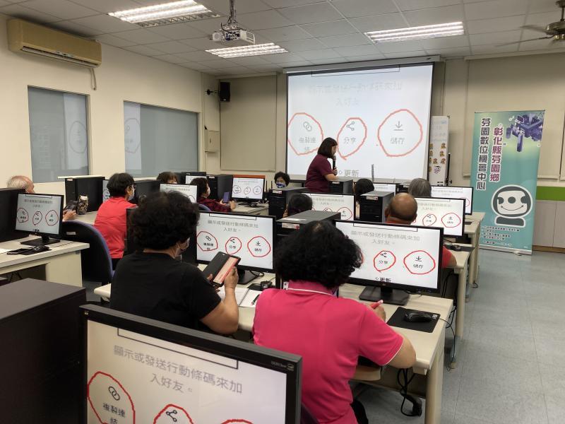 如何下載儲存照片