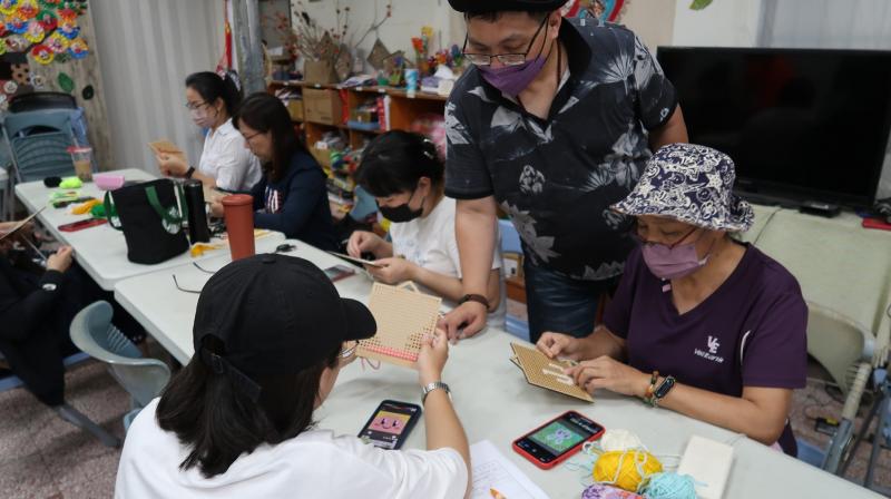 每位學員都非常的認真,深怕做錯~~