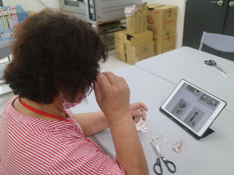 我們可以利用平板電腦來學習很多的事務喔!