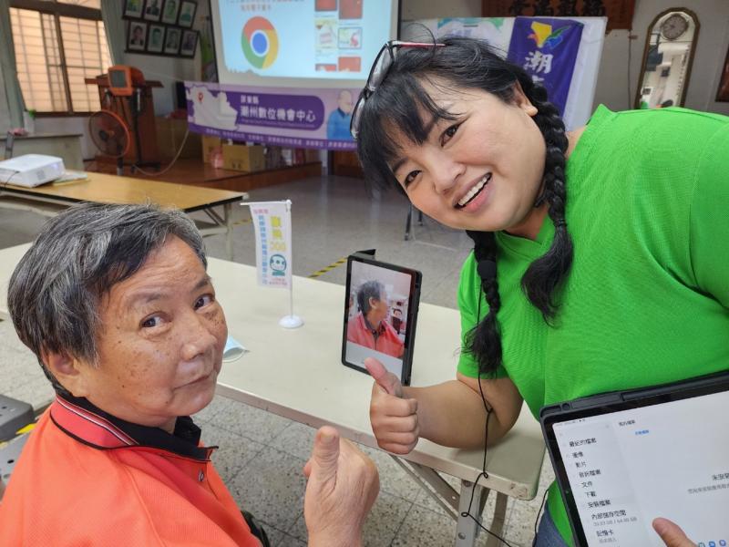 阿嬤說第一次用平板電腦學習拍照還有網路連線，謝謝韋汝老師一直陪著我-讓我也能動動手動動腦~順利完成這個美圖秀秀的小影片真的趣味， 很開心能有機會接觸平板電腦-像孩子一樣玩遊戲 最後還完成了早安圖 回到家也可以在家和孫子一起玩， 很期待這樣的