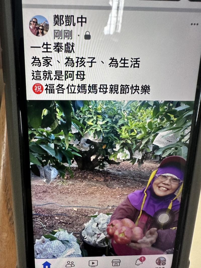 學員練習在臉書社群媒體發送行銷文章