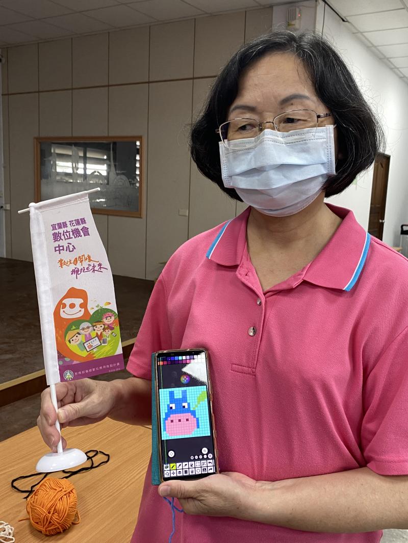 學員用Pixel APP繪製十字繡的圖案