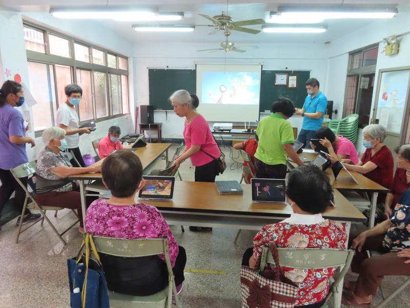 Youtube原來這麼有趣，我學會了超開心。