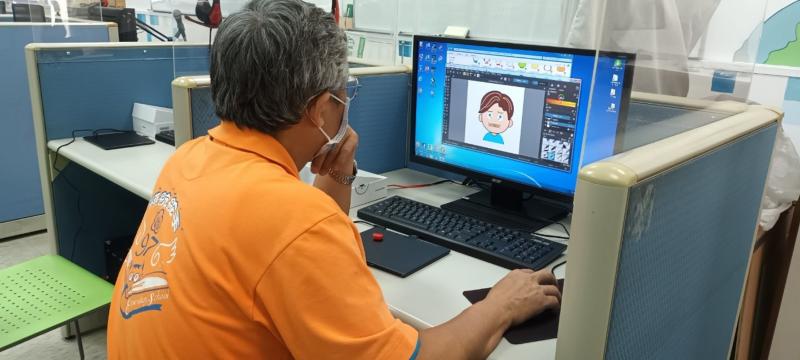 經過講師指導，學員已能自行開始盡情創作了!