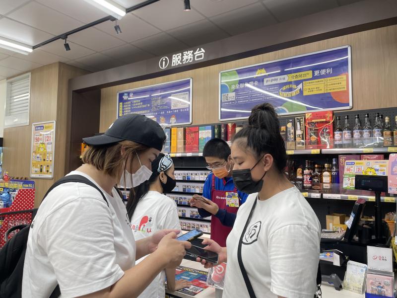 學員一起去試試手機行動支付吧