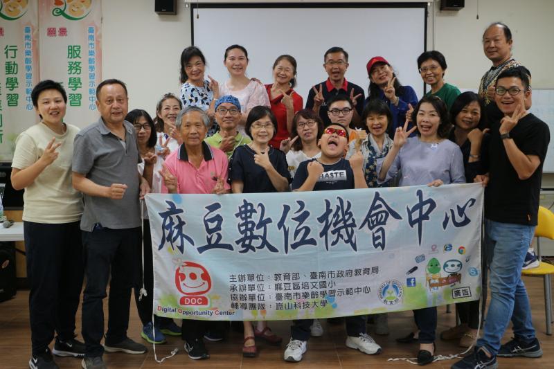 課程結束,學員和老師合照