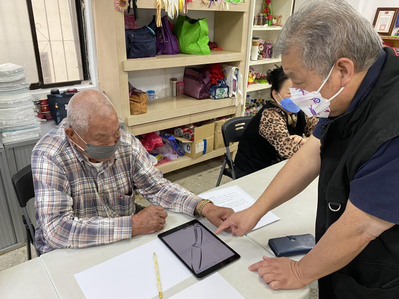 透過長者的分享，較為年輕的講師及助教們學習到了長者的生活智慧，無形間產生代間學習的效果。