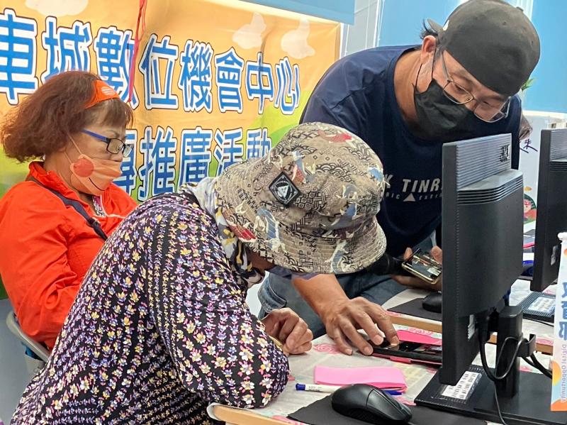 作品回到教室練習編輯及討論