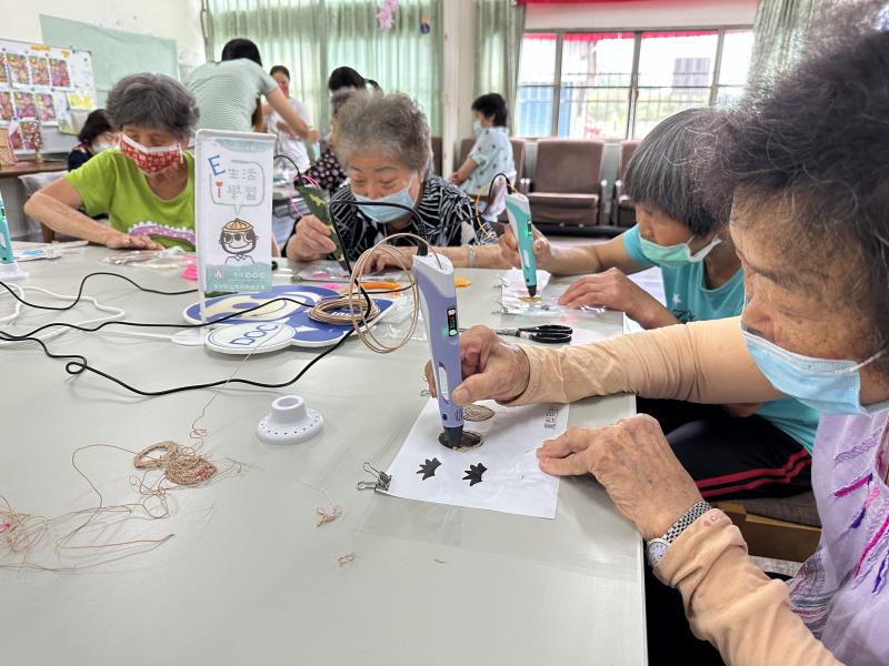 學員實際操作3D列印筆