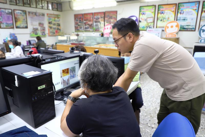 使用工具(Strikingly)