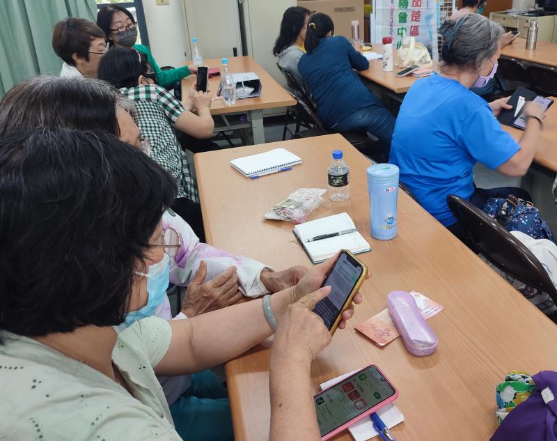 課堂中學員們互相討論及學習