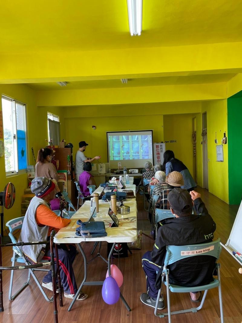 長者第一次體驗SWITCH感到新奇