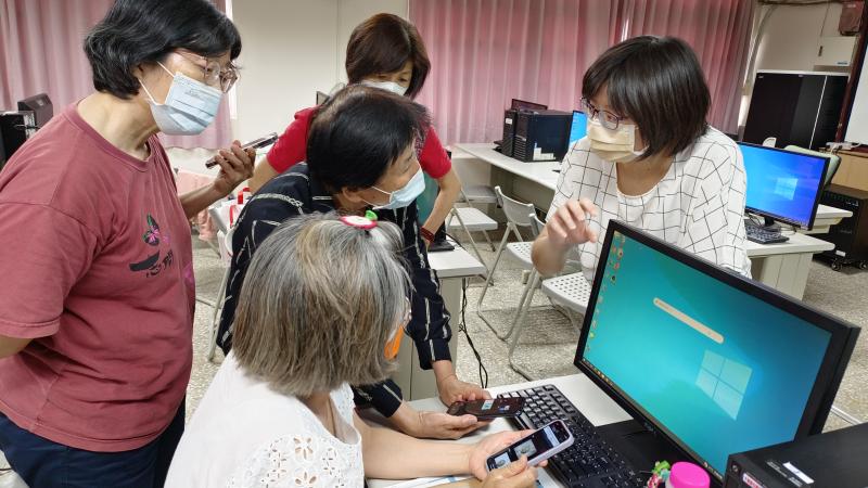 討論如何透過智慧鏡頭做圖片搜尋