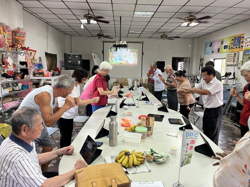 使用平板下載AR的APP來運動