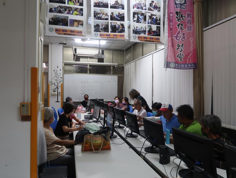 專注與好學的學員，透過數位學習，協力創造數位紅茶食譜，協助地方推動紅茶產業。