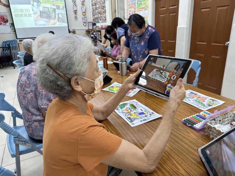 畫出自己的專屬蝴蝶，學習透過Quick APP，看見自己畫的蝴蝶飛舞