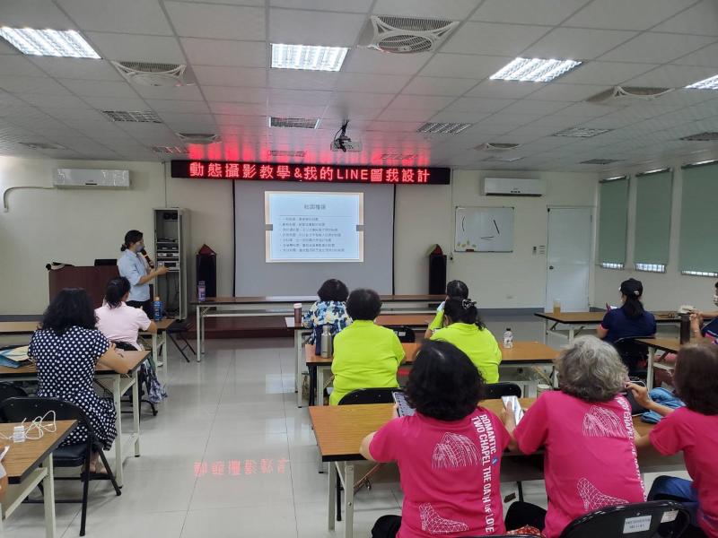 講師說明LINE圖設計上架的流程