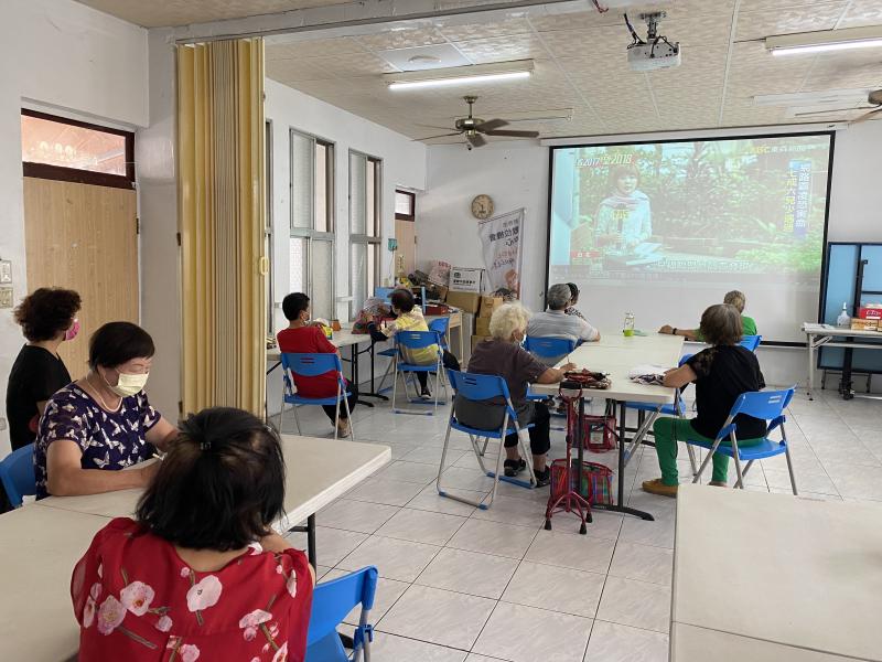 網路上，關於網路資訊安全和網路霸凌的新聞專題內容，與大家分享，提高學員的對網路安全的正視。