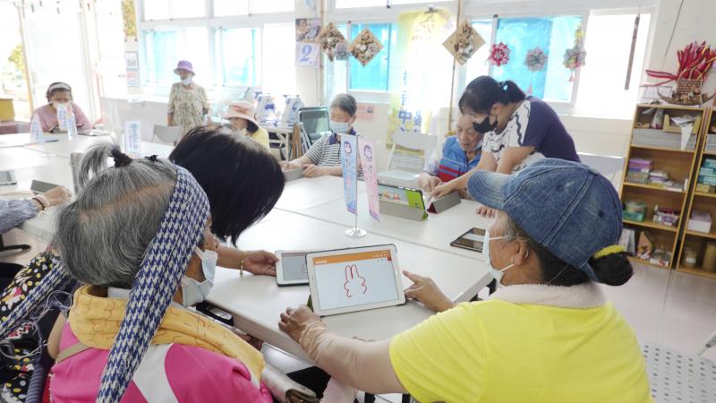 在平板電腦上繪製-兔子