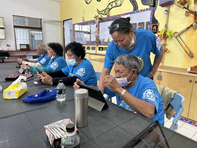 字太小了啦!看不到!看不到!我看不到!