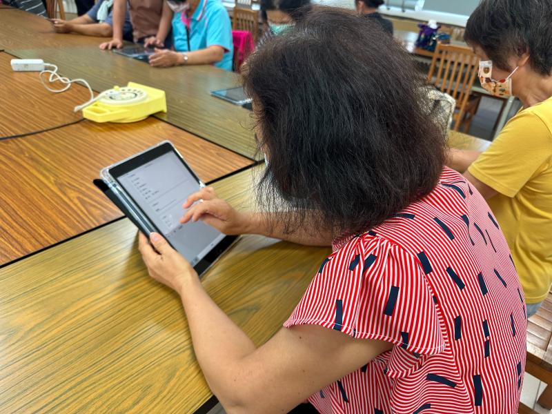 學員於講師宣導網路禮儀後填寫問卷