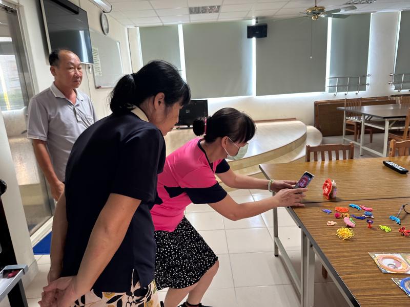 學員製作3D列印作品後學習拍攝成果照