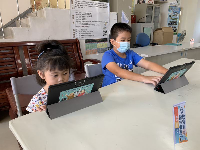 連小小孩也上線了。