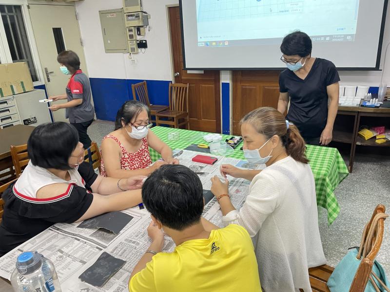 講師指導學員如何操作