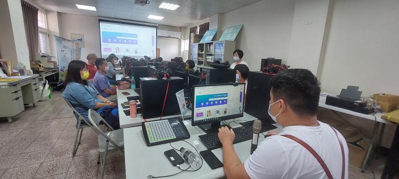 阿志老師的攝影系列課程一向超受歡迎，這次帶大家用Canva免費軟體剪輯影片，課程一推出，也是半小時內秒殺!  課程由淺至深-上午先完成三種微影片-動態早安圖。下午則是將照片串成影片，在家上轉場、音效、上字幕等技巧。