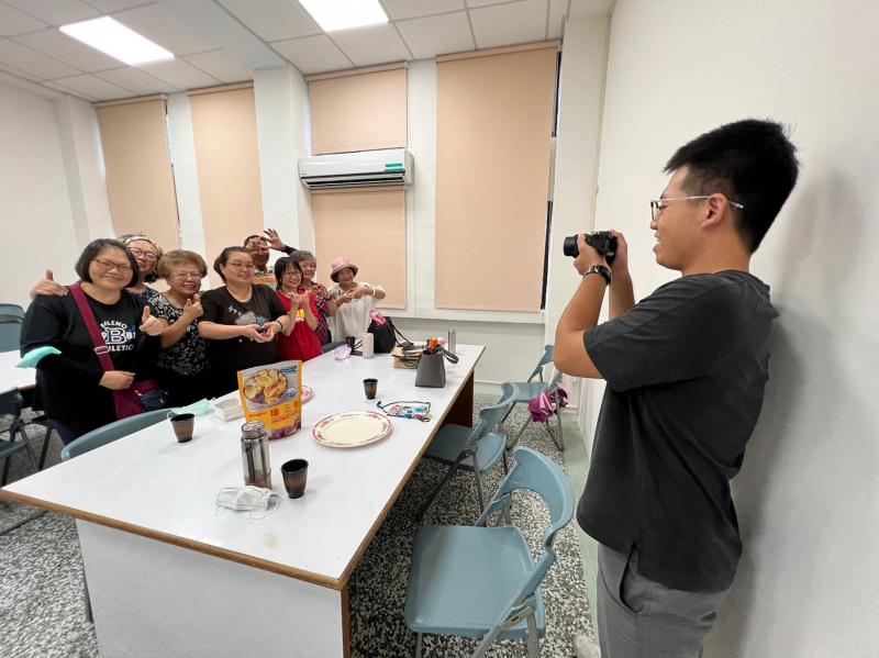 大家快樂的留影。