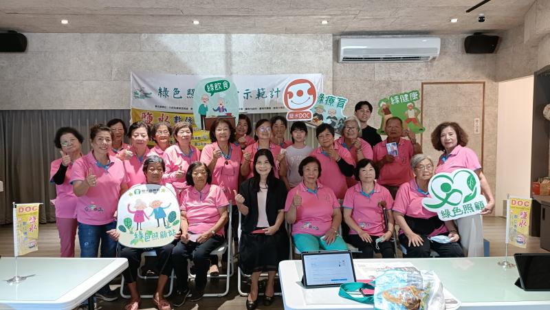 明信片製作好好玩,開心合照