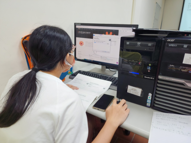 系統及驅動程式安裝完成後，自行安裝文書軟體