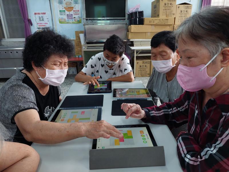 大家一起來動動腦闖關