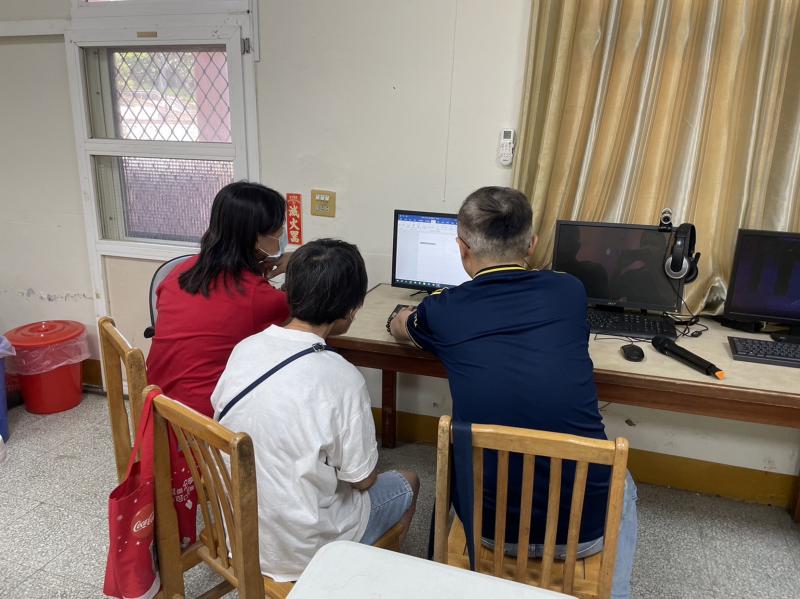 學員自己在操作