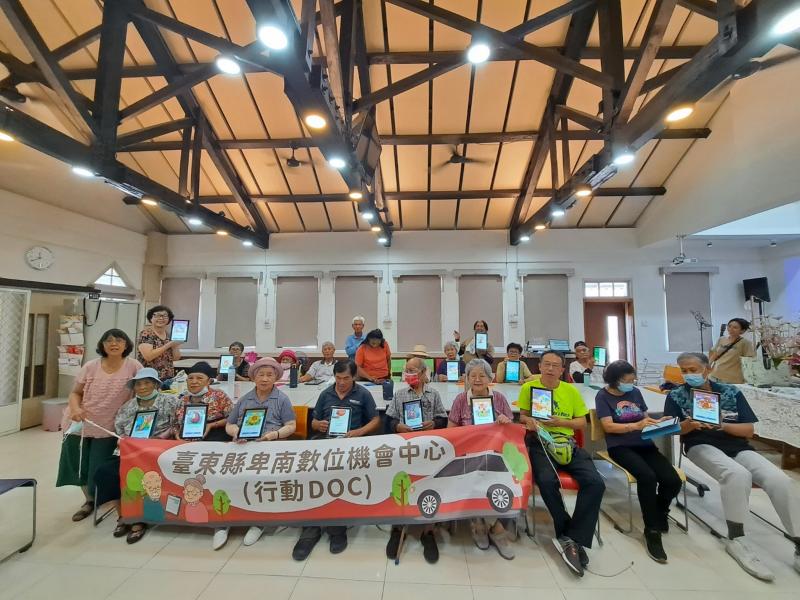 平板不再只是年輕人的專利,長輩們也能夠輕鬆地享受到其中的樂趣唷