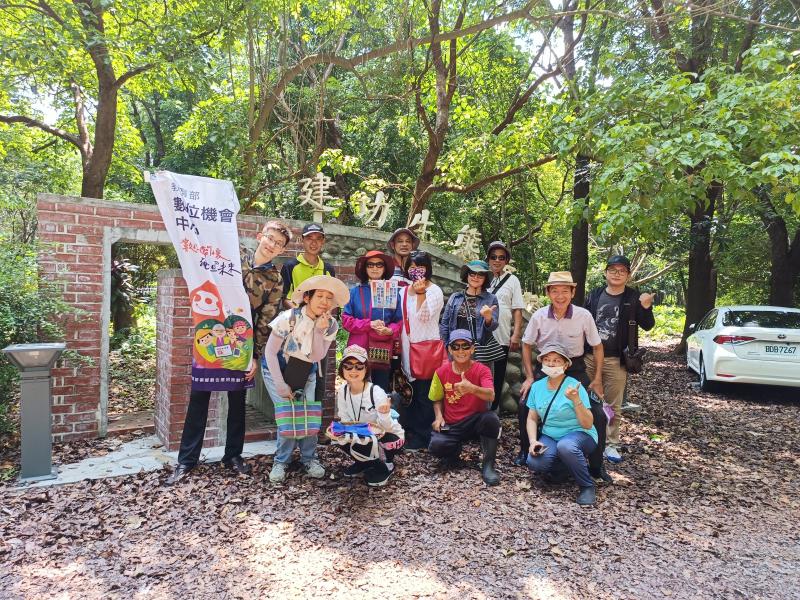 建功生態食農教育體驗，進入建功保安林森林裡認識豐富的植物生態、享受大自然的芬多精。