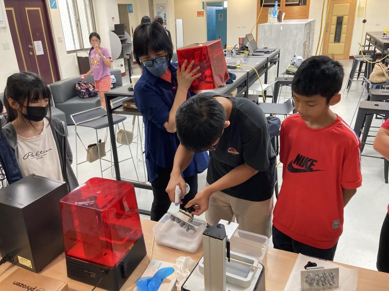 學員與講師實際操作互動中