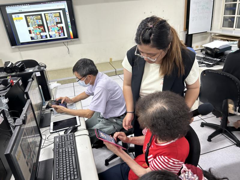 講師教導學員操作app