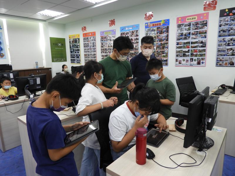 講師很有耐性的說明