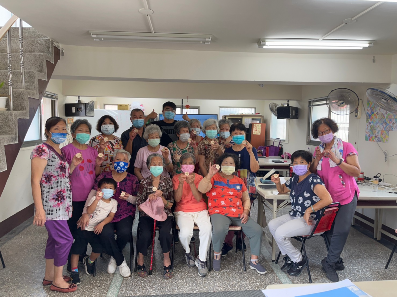 我們做了3D的小圖案~運用新興科技完成了小吊飾唷~