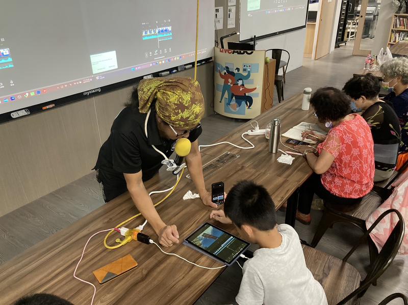 學員與講師實際操作互動中