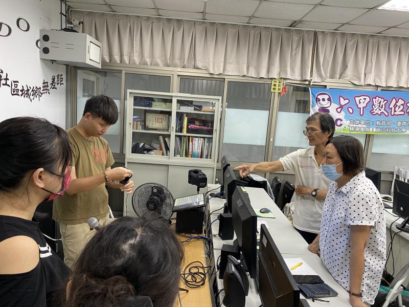 「老師，我有問題～」學員認真地聽完老師解說後提出了自己的疑問，老師有問必答！