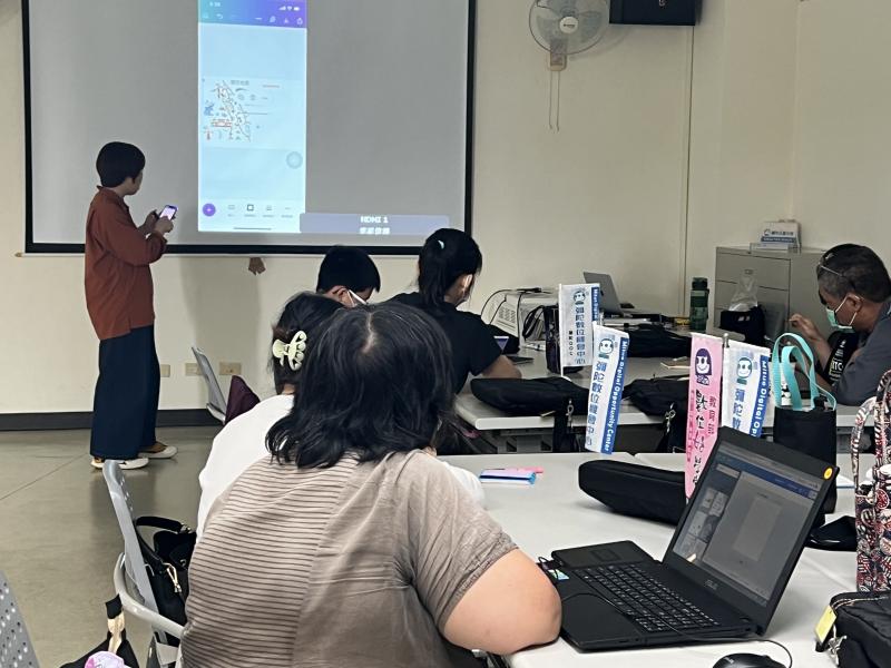 照片中講到圖層混合模式用於變暗和提升飽和度的效果，設計上可以讓色彩變得更加強烈