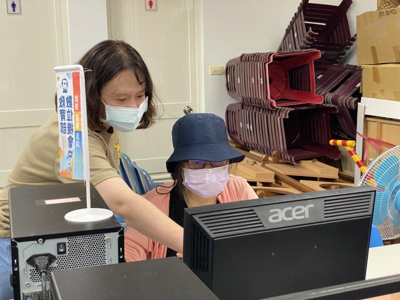 認識基本插圖設計，來到電腦面前開始學習軟體的基本認識與操作。