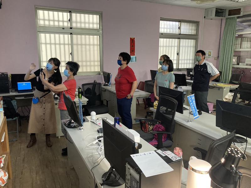 學員與講師實際操作互動中